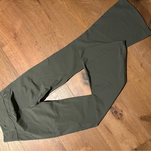 Figs High Waisted Seville Flare ScrubLegging - Picture 5 of 6